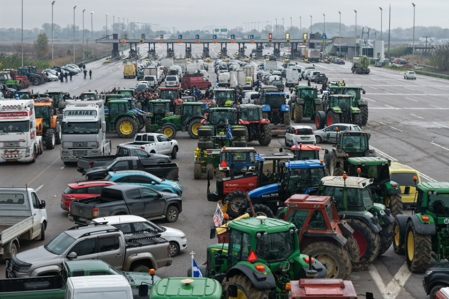 ΜΠΛΟΚΟ ΑΓΡΟΤΩΝ ΣΤΑ ΜΑΛΓΑΡΑ ΘΕΣΣΑΛΟΝΙΚΗΣ