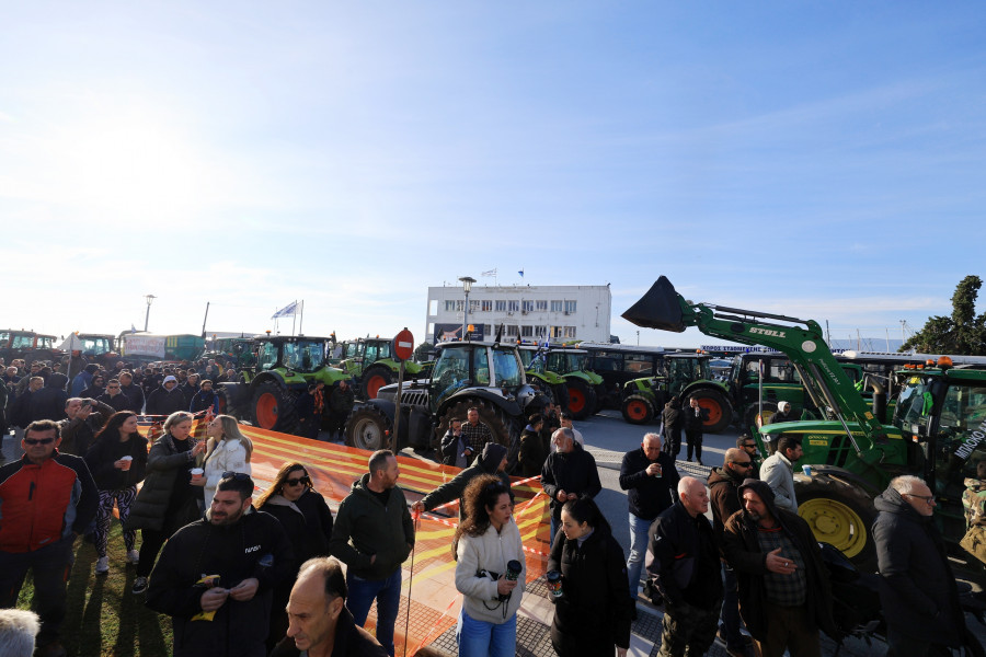 ΚΙΝΗΤΟΠΟΙΗΣΗ ΑΓΡΟΤΩΝ ΣΤΟ ΛΙΜΑΝΙ ΤΟΥ ΒΟΛΟΥ