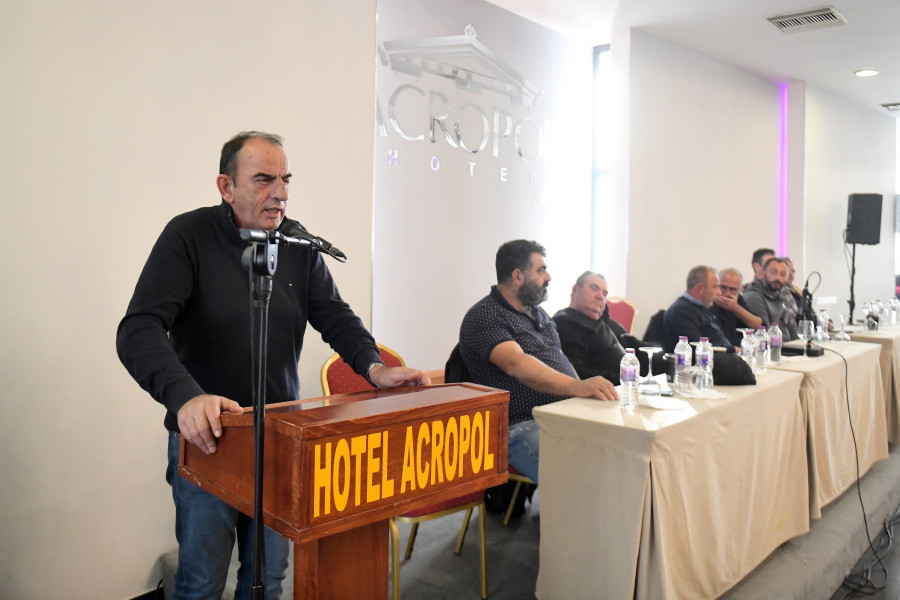 ΣΥΣΚΕΨΗ ΑΓΡΟΤΩΝ ΣΤΟ ΛΕΥΚΩΜΑ ΣΕΡΡΩΝ