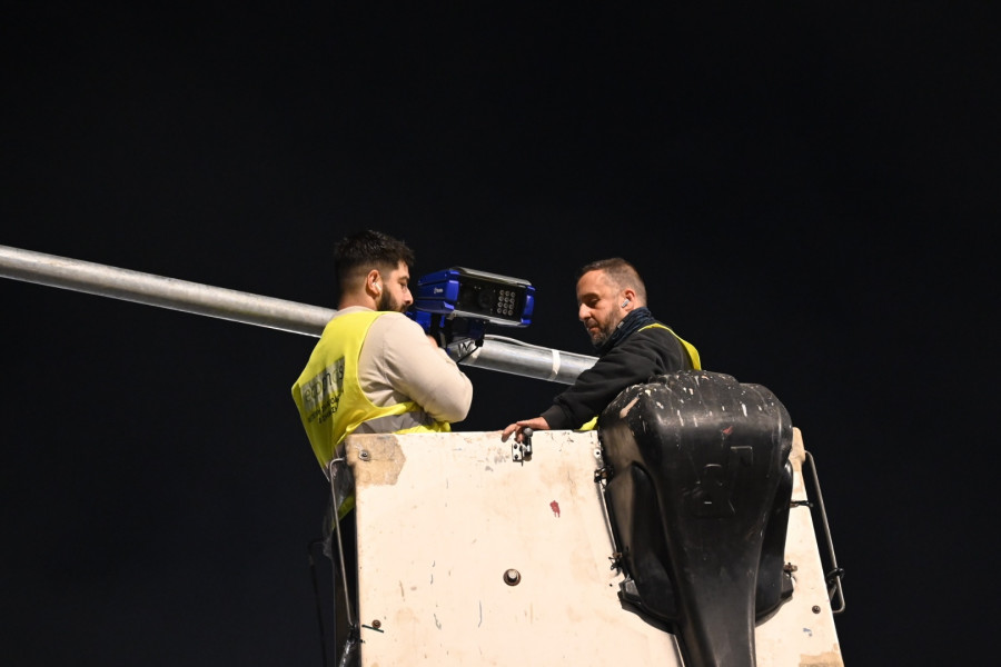 ΑΥΤΟΨΙΑ ΑΠΟ ΤΟΝ ΠΕΡΙΦΕΡΕΙΑΡΧΗ ΑΤΤΙΚΗΣ ΝΙΚΟ ΧΑΡΔΑΛΙΑ ΣΤΟΝ ΧΩΡΟ ΤΗΣ ΕΓΚΑΤΑΣΤΑΣΗΣ ΤΩΝ ΠΡΩΤΩΝ ΕΠΤΑ ΕΞΥΠΝΩΝ ΚΑΜΕΡΩΝ ΠΑΡΑΚΟΛΟΥΘΗΣΗΣ ΚΥΚΛΟΦΟΡΙΑΣ ΣΤΗ ΣΥΜΒΟΛΗ ΤΩΝ ΛΕΩΦΟΡΩΝ ΠΟΣΕΙΔΩΝΟΣ ΚΑΙ ΑΛΙΜΟΥ