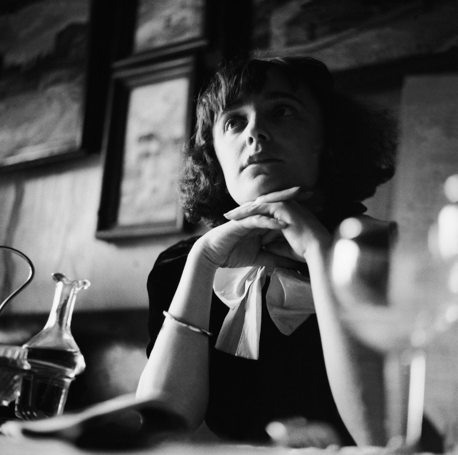 Η Εντίθ Πιαφ σε 21 ηλικία ετών, το 1936.