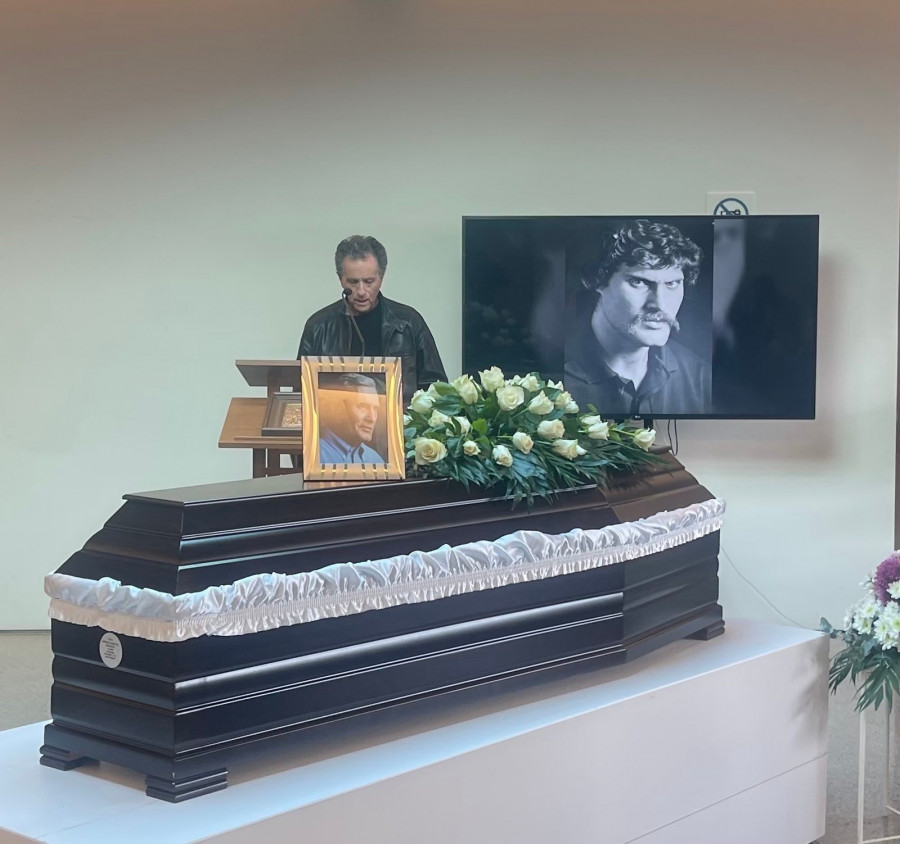 Αλμπέρτο Εσκενάζυ αποτέφρωση