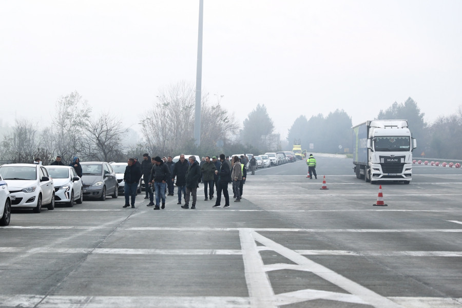 διοδια; αγρότες; αγροτικές κινητοποιήσεις; 2025; διαμαρτυρία; μπλοκα; farmers; protest; Larissa; Makrichori; Μακρυχώρι; Λάρισα;