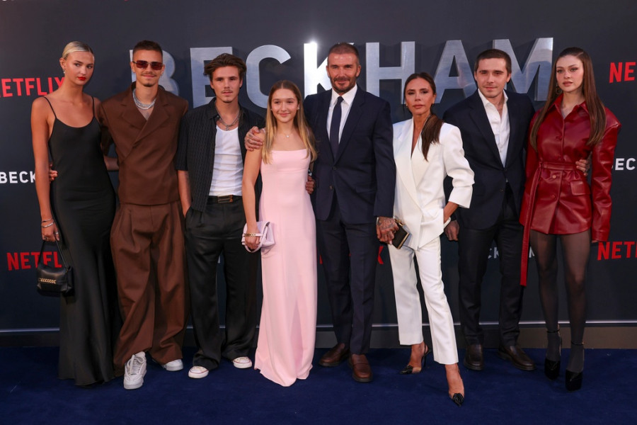 Mia Regan,Romeo Beckham,Cruz Beckham,Harper Beckham,David Beckham,Victoria Beckham,Brooklyn Beckham,Nicola Peltz Beckham