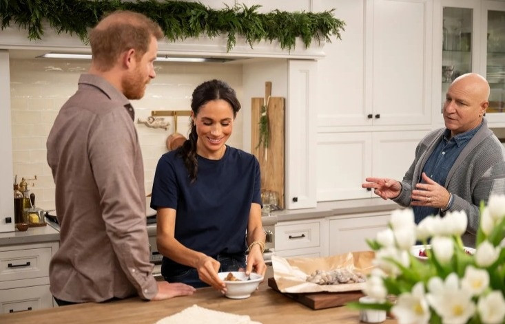 meghan-markle-reacts-when-prince-harry-prefers-her-moms-christmas-eve-gumbo.jpg