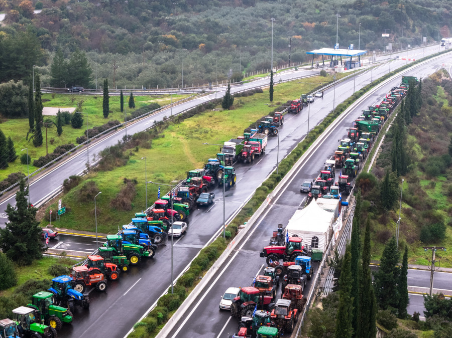 ΟΔΟΙΠΟΡΙΚΟ ΣΤΑ ΜΠΛΟΚΑ ΤΩΝ ΑΓΡΟΤΩΝ ΑΠΟ ΤΗ ΘΕΣΣΑΛΟΝΙΚΗ ΠΡΟΣ ΤΗΝ ΑΘΗΝΑ (ΑΝΤΩΝΗΣ ΝΙΚΟΛΟΠΟΥΛΟΣ/EUROKINISSI)