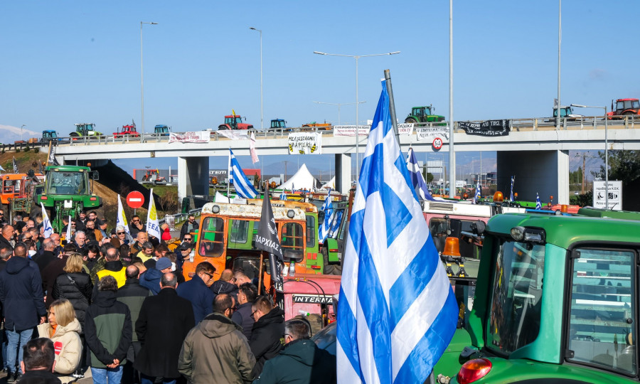 Κλιμακώνουν εκ νέου τα μπλόκα οι αγρότες: Αποφάσισαν αποκλεισμούς δρόμων από σήμερα