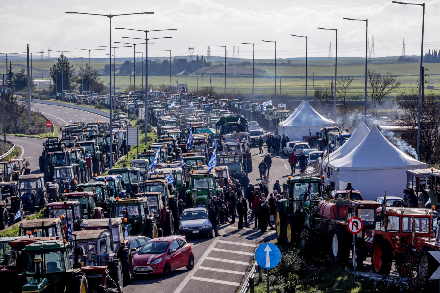ΣΥΝEΛΕΥΣΗ ΤΩΝ ΑΓΡΟΤΩΝ ΣΤΟ ΜΠΛΟΚΟ ΤΗΣ ΝΙΚΑΙΑΣ ΣΤΗ ΛΑΡΙΣΑ (EUROKINISSI)