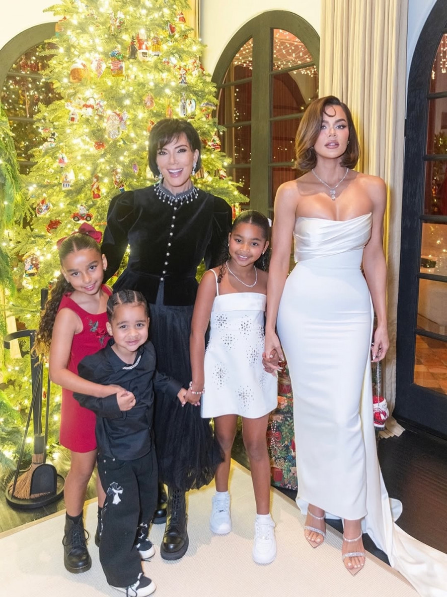 kardashian-christmas-1.jpg