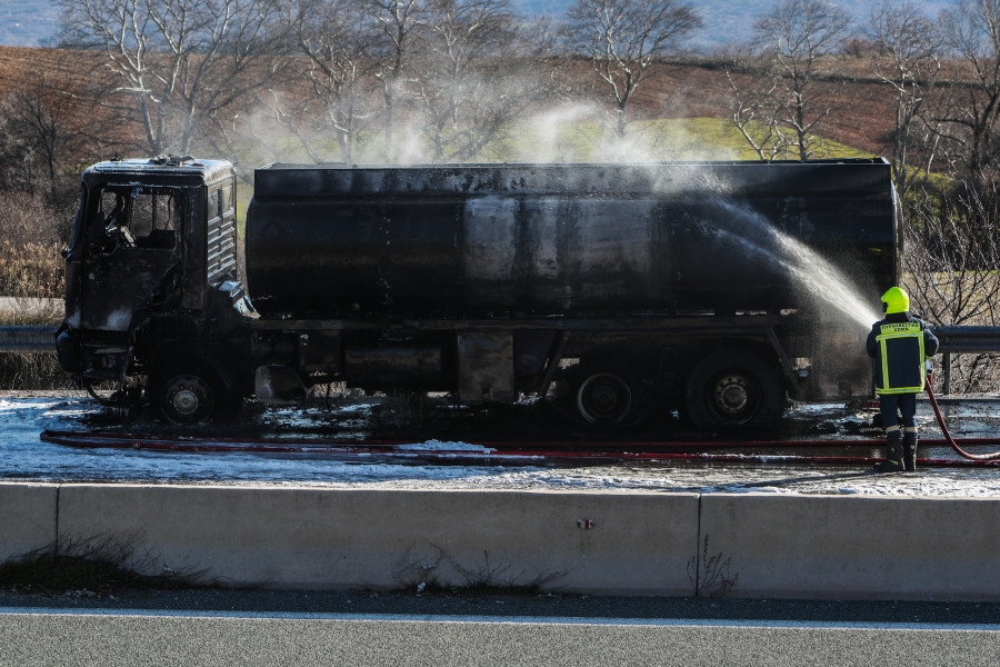 Φωτιά σε βυτιοφόρο