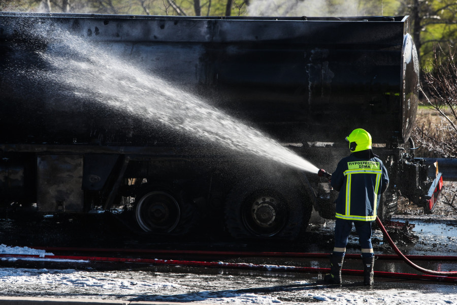 Φωτιά σε βυτιοφόρο