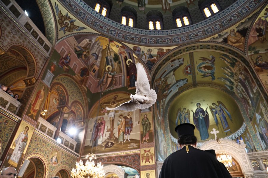 [383524] ΘΕΟΦΑΝΕΙΑ / ΔΟΞΟΛΟΓΙΑ ΚΑΙ ΑΓΙΑΣΜΟΣ ΤΩΝ ΥΔΑΤΩΝ ΣΤΟ ΛΙΜΑΝΙ ΤΟΥ ΠΕΙΡΑΙΑ (ΓΙΑΝΝΗΣ ΠΑΝΑΓΟΠΟΥΛΟΣ/EUROKINISSI)