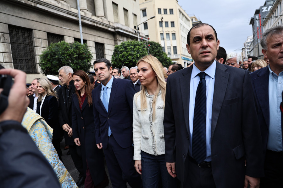 [383524] ΘΕΟΦΑΝΕΙΑ / ΔΟΞΟΛΟΓΙΑ ΚΑΙ ΑΓΙΑΣΜΟΣ ΤΩΝ ΥΔΑΤΩΝ ΣΤΟ ΛΙΜΑΝΙ ΤΟΥ ΠΕΙΡΑΙΑ (ΓΙΑΝΝΗΣ ΠΑΝΑΓΟΠΟΥΛΟΣ/EUROKINISSI)