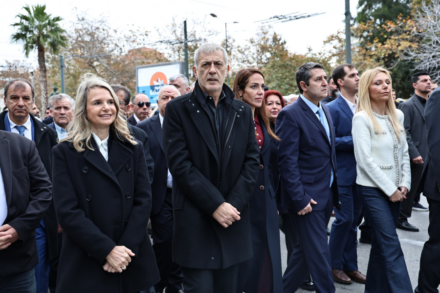 [383524] ΘΕΟΦΑΝΕΙΑ / ΔΟΞΟΛΟΓΙΑ ΚΑΙ ΑΓΙΑΣΜΟΣ ΤΩΝ ΥΔΑΤΩΝ ΣΤΟ ΛΙΜΑΝΙ ΤΟΥ ΠΕΙΡΑΙΑ (ΓΙΑΝΝΗΣ ΠΑΝΑΓΟΠΟΥΛΟΣ/EUROKINISSI)