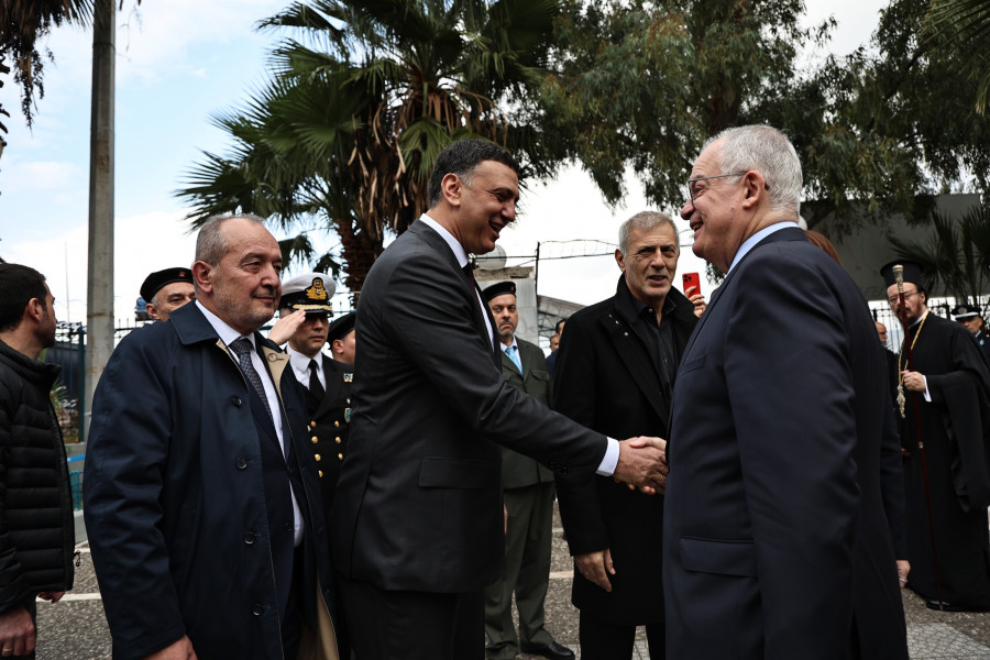 [383524] ΘΕΟΦΑΝΕΙΑ / ΔΟΞΟΛΟΓΙΑ ΚΑΙ ΑΓΙΑΣΜΟΣ ΤΩΝ ΥΔΑΤΩΝ ΣΤΟ ΛΙΜΑΝΙ ΤΟΥ ΠΕΙΡΑΙΑ (ΓΙΑΝΝΗΣ ΠΑΝΑΓΟΠΟΥΛΟΣ/EUROKINISSI)