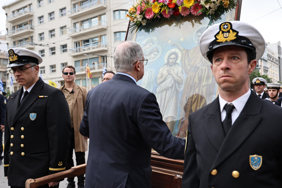 [383524] ΘΕΟΦΑΝΕΙΑ / ΔΟΞΟΛΟΓΙΑ ΚΑΙ ΑΓΙΑΣΜΟΣ ΤΩΝ ΥΔΑΤΩΝ ΣΤΟ ΛΙΜΑΝΙ ΤΟΥ ΠΕΙΡΑΙΑ (ΓΙΑΝΝΗΣ ΠΑΝΑΓΟΠΟΥΛΟΣ/EUROKINISSI)