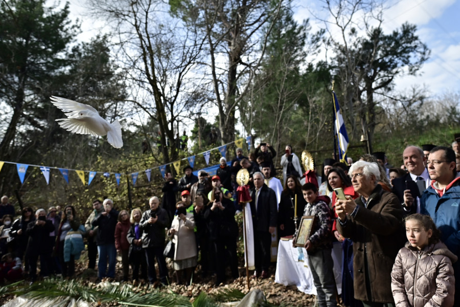 [383527] ΘΕΟΦΑΝΕΙΑ / ΑΓΙΑΣΜΟΣ ΤΩΝ ΥΔΑΤΩΝ ΣΤΙΣ ΠΗΓΕΣ ΤΟΥ ΚΗΦΙΣΟΥ (ΜΙΧΑΛΗΣ ΚΑΡΑΓΙΑΝΝΗΣ/EUROKINISSI)