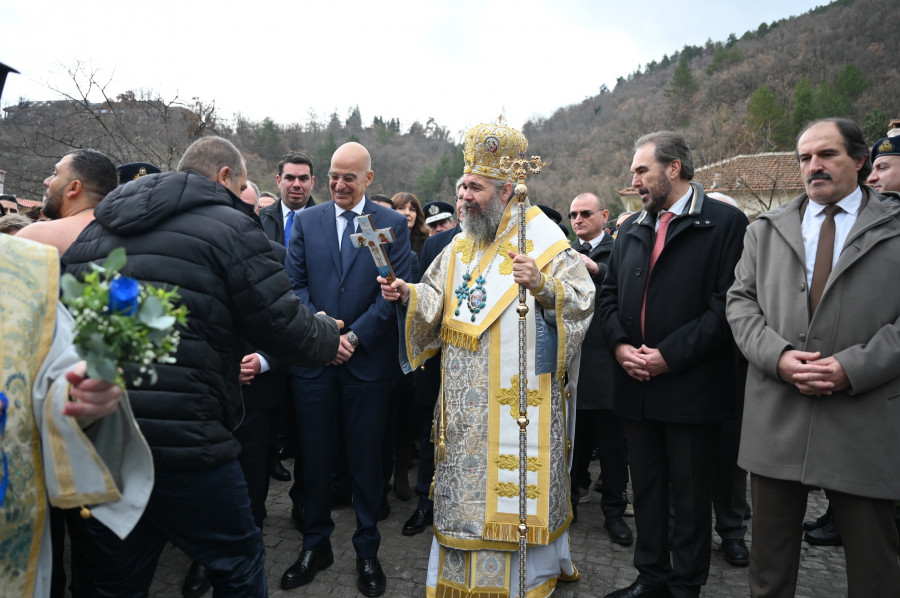 ΕΟΡΤΑΣΜΟΣ ΤΩΝ ΘΕΟΦΑΝΕΙΩΝ ΣΤΗΝ ΦΛΩΡΙΝΑ ΠΑΡΟΥΣΙΑ ΤΟΥ ΥΕΘΑ ΝΙΚΟΥ ΔΕΝΔΙΑ (ΧΡΗΣΤΟΣ ΠΕΛΕΚΟΥΔΑΣ/ΔΙΕΥΘΥΝΣΗ ΕΝΗΜΕΡΩΣΗΣ/ΥΠΟΥΡΓΕΙΟ ΕΘΝΙΚΗΣ ΑΜΥΝΑΣ/EUROKINISSI)