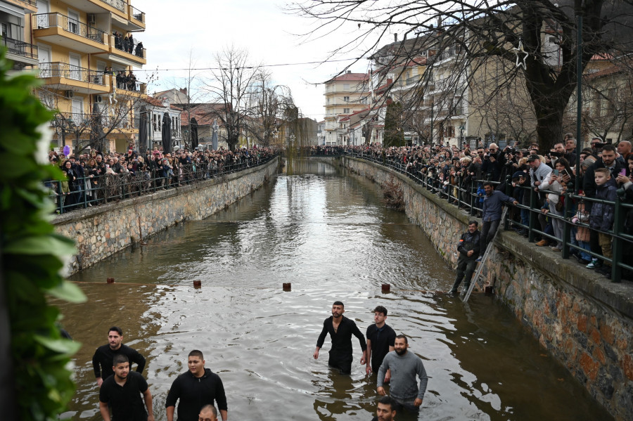ΕΟΡΤΑΣΜΟΣ ΤΩΝ ΘΕΟΦΑΝΕΙΩΝ ΣΤΗΝ ΦΛΩΡΙΝΑ ΠΑΡΟΥΣΙΑ ΤΟΥ ΥΕΘΑ ΝΙΚΟΥ ΔΕΝΔΙΑ (ΧΡΗΣΤΟΣ ΠΕΛΕΚΟΥΔΑΣ/ΔΙΕΥΘΥΝΣΗ ΕΝΗΜΕΡΩΣΗΣ/ΥΠΟΥΡΓΕΙΟ ΕΘΝΙΚΗΣ ΑΜΥΝΑΣ/EUROKINISSI)