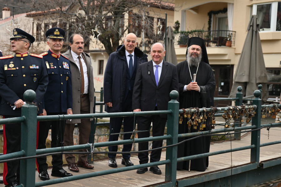 ΕΟΡΤΑΣΜΟΣ ΤΩΝ ΘΕΟΦΑΝΕΙΩΝ ΣΤΗΝ ΦΛΩΡΙΝΑ ΠΑΡΟΥΣΙΑ ΤΟΥ ΥΕΘΑ ΝΙΚΟΥ ΔΕΝΔΙΑ (ΧΡΗΣΤΟΣ ΠΕΛΕΚΟΥΔΑΣ/ΔΙΕΥΘΥΝΣΗ ΕΝΗΜΕΡΩΣΗΣ/ΥΠΟΥΡΓΕΙΟ ΕΘΝΙΚΗΣ ΑΜΥΝΑΣ/EUROKINISSI)