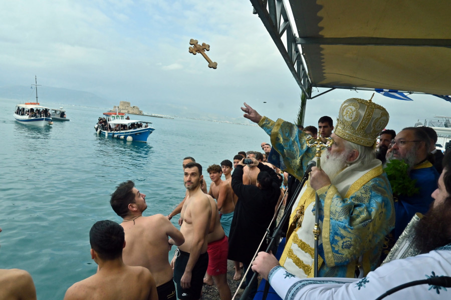 Αγιασμός των Υδάτων στο Ναύπλιο ΠΑΠΑΔΟΠΟΥΛΟΣ ΒΑΣΙΛΗΣ/EUROKINISSI