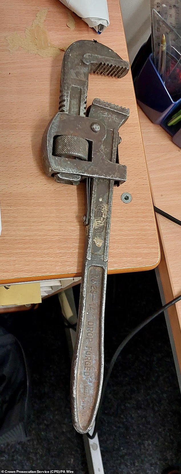 διευθυντής - επίθεση