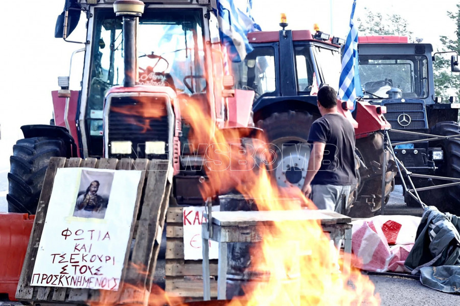 Αγροτικό μπλόκο στη Θήβα.