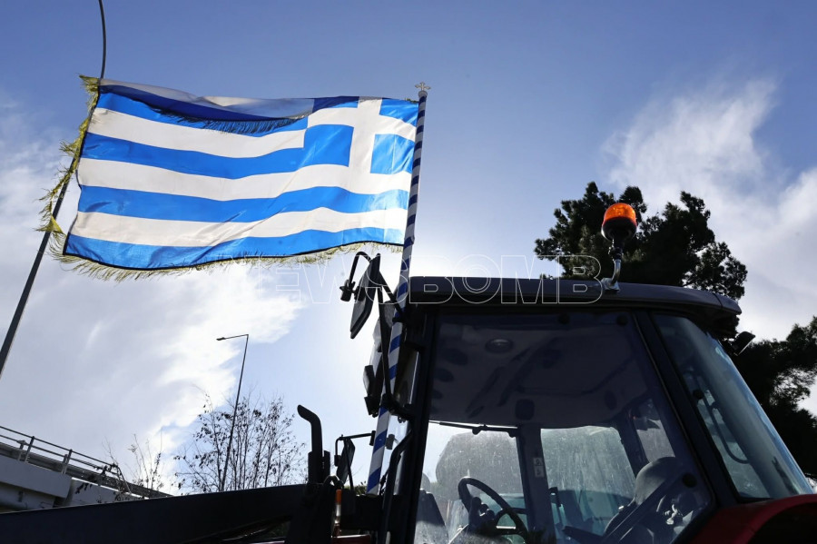 Αγροτικό μπλόκο στη Θήβα.