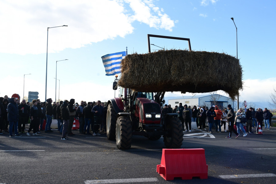 αγροτικά μπλόκα; Κάστρο; αγρότες; τρακτέρ; εθνική τρακτέρ; μπλόκα