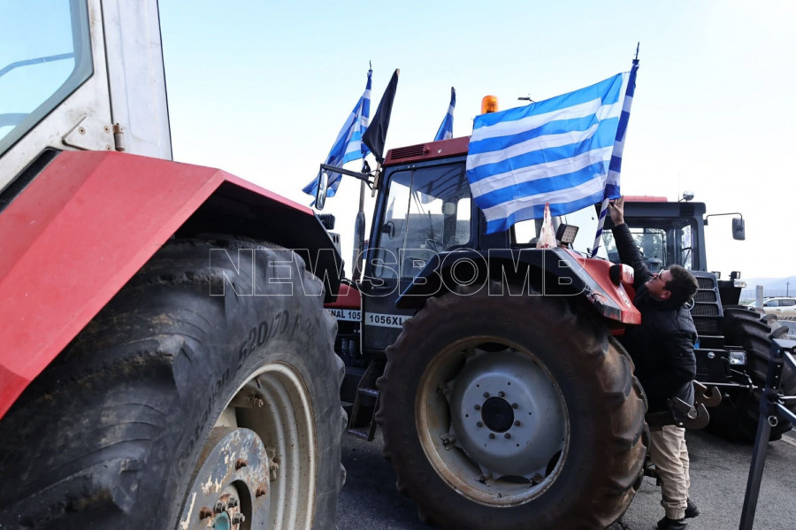 Αγροτικό μπλόκο στη Θήβα.