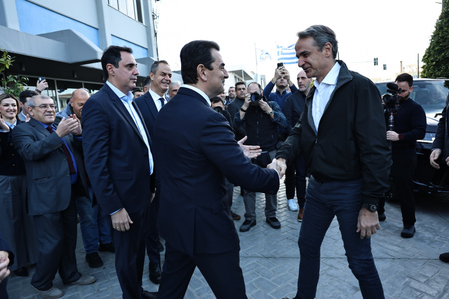 Κοπή πρωτοχρονιάτικης πίτας - Νέα Δημοκρατία