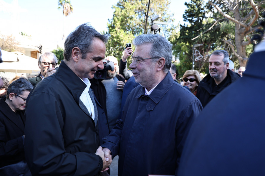 [383621] ΠΕΡΙΟΔΕΙΑ ΤΟΥ ΠΡΩΘΥΠΟΥΡΓΟΥ ΚΥΡΙΑΚΟΥ ΜΗΤΣΟΤΑΚΗ ΣΤΟ ΜΟΣΧΑΤΟ ΚΑΙ ΣΥΝΑΝΤΗΣΗ ΜΕ ΠΟΛΙΤΕΣ (ΓΙΑΝΝΗΣ ΠΑΝΑΓΟΠΟΥΛΟΣ / EUROKINISSI)