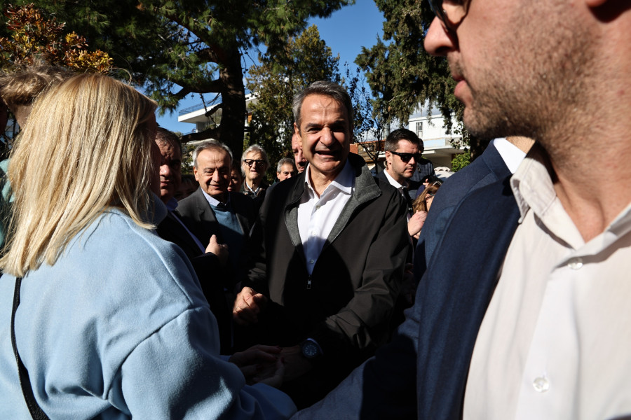 [383621] ΠΕΡΙΟΔΕΙΑ ΤΟΥ ΠΡΩΘΥΠΟΥΡΓΟΥ ΚΥΡΙΑΚΟΥ ΜΗΤΣΟΤΑΚΗ ΣΤΟ ΜΟΣΧΑΤΟ ΚΑΙ ΣΥΝΑΝΤΗΣΗ ΜΕ ΠΟΛΙΤΕΣ (ΓΙΑΝΝΗΣ ΠΑΝΑΓΟΠΟΥΛΟΣ / EUROKINISSI)