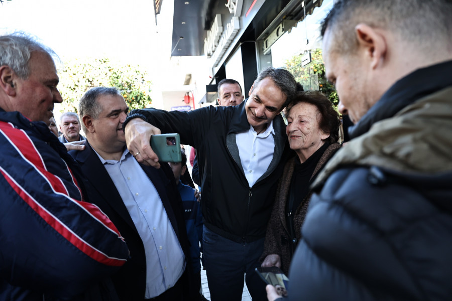 [383621] ΠΕΡΙΟΔΕΙΑ ΤΟΥ ΠΡΩΘΥΠΟΥΡΓΟΥ ΚΥΡΙΑΚΟΥ ΜΗΤΣΟΤΑΚΗ ΣΤΟ ΜΟΣΧΑΤΟ ΚΑΙ ΣΥΝΑΝΤΗΣΗ ΜΕ ΠΟΛΙΤΕΣ (ΓΙΑΝΝΗΣ ΠΑΝΑΓΟΠΟΥΛΟΣ / EUROKINISSI)