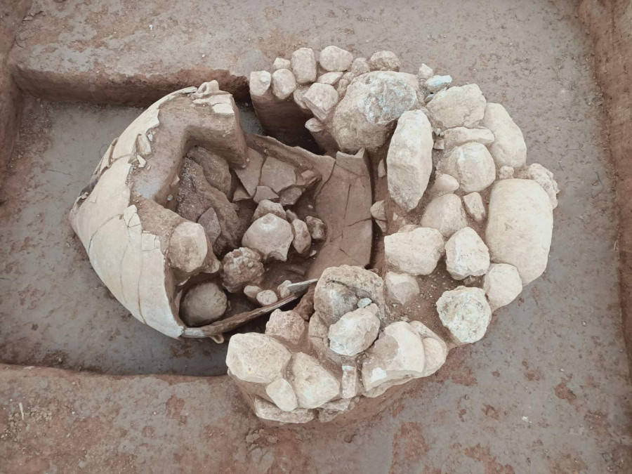 o-pi8os-kai-o-hmikyklikos-toixos