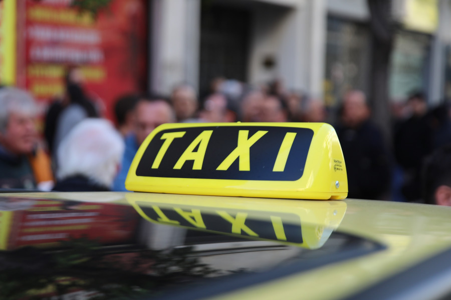 [383755] ΑΠΕΡΓΙΑΚΗ ΣΥΓΚΕΝΤΡΩΣΗ ΚΑΙ ΠΟΡΕΙΑ ΤΑΞΙ ΣΤΗΝ ΑΘΗΝΑ (ΓΙΑΝΝΗΣ ΠΑΝΑΓΟΠΟΥΛΟΣ/EUROKINISSI)