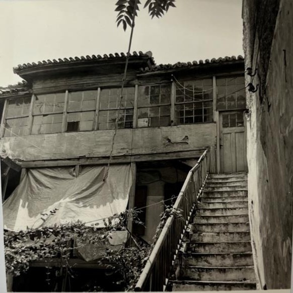 Οικία κοκοβίκου ; γυρίσματα;