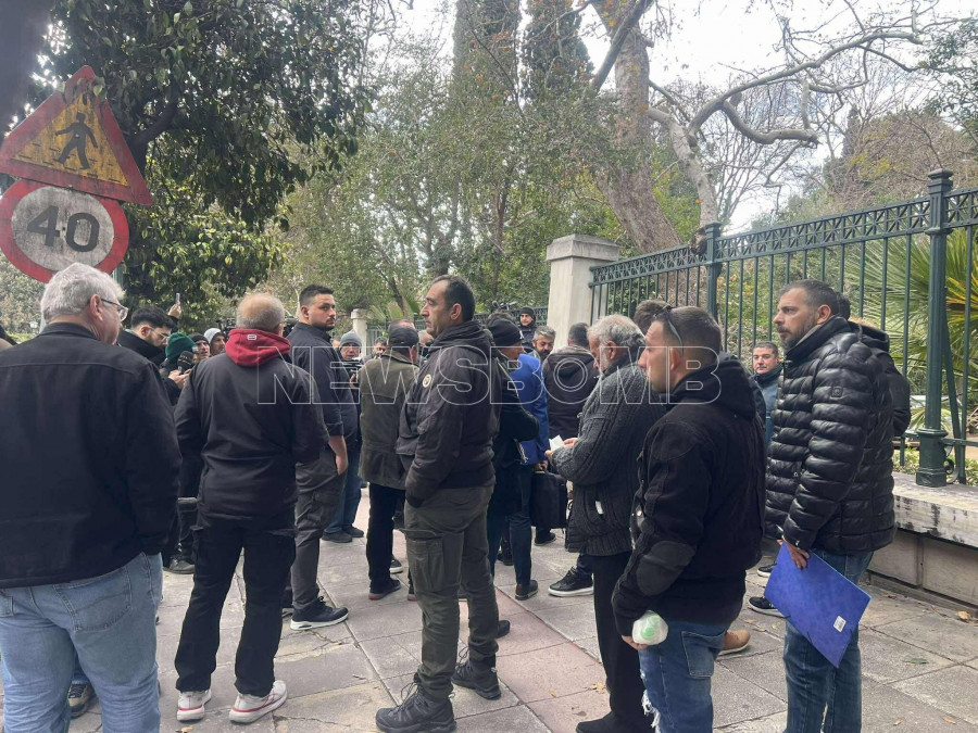 αγροτες μαξιμου