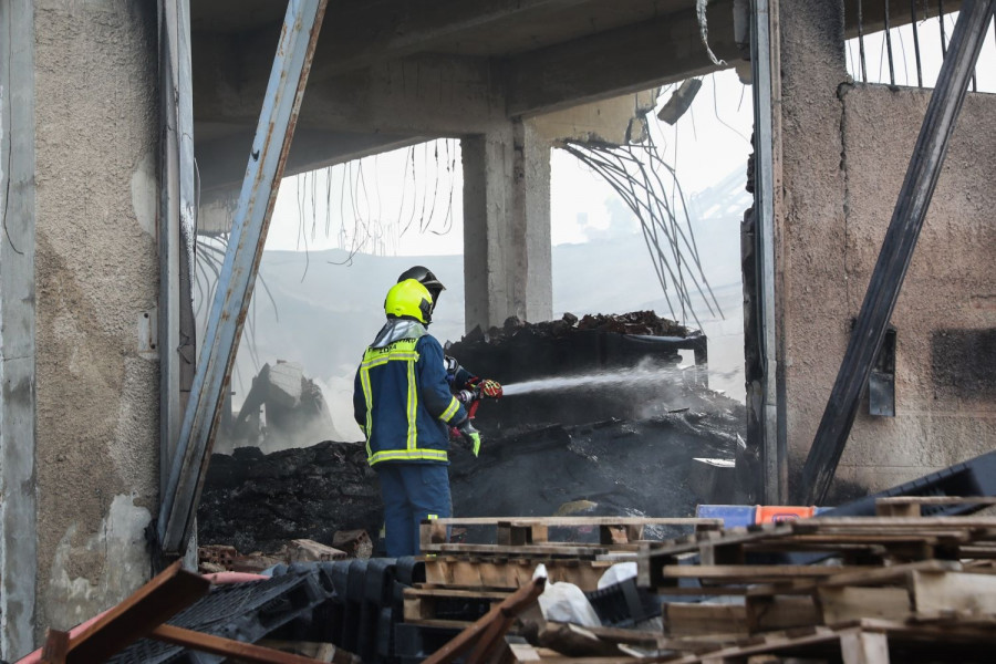 Μενίδι φωτιά εργοστάσιο πλαστικών πυροσβεστική