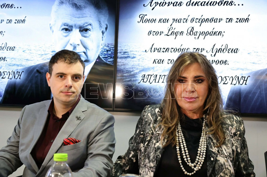 Ο γιος του Σήφη Βαλυράκη, Αλέξανδρος και η γυναίκα του, Μίνα Παπαθεοδώρου – Βαλυράκη.