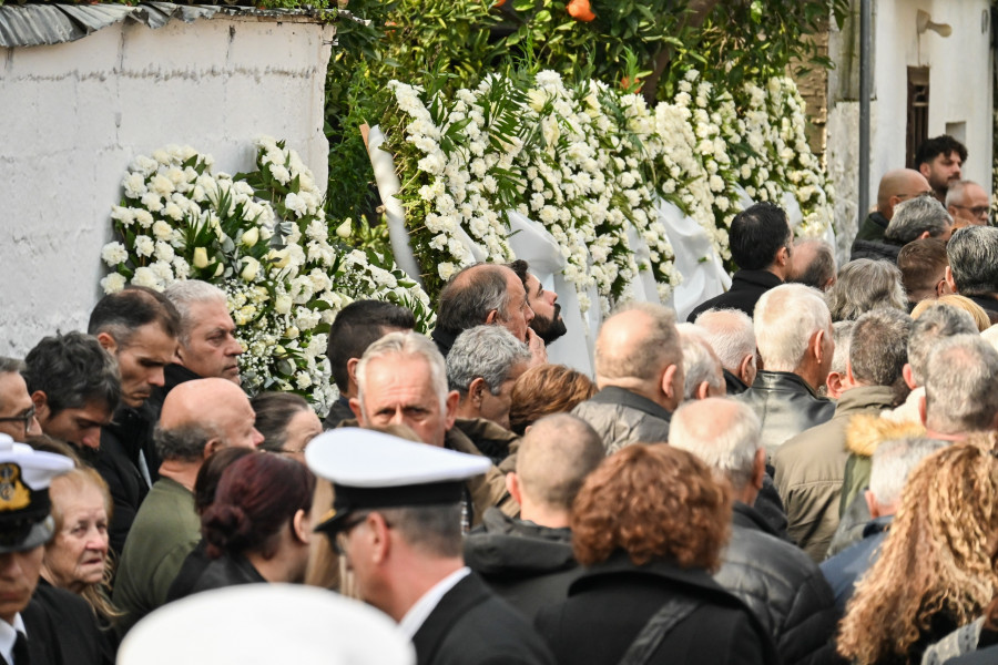 [383990] ΚΗΔΕΙΑ ΤΟΥ 53ΧΡΟΝΟΥ ΛΙΜΕΝΙΚΟΥ ΠΟΥ ΕΧΑΣΕ ΤΗΝ ΖΩΗ ΑΠΟ ΤΗΝ ΚΑΚΟΚΑΙΡΙΑ ΣΤΟ ΑΣΤΡΟΣ ΚΥΝΟΥΡΙΑΣ (ΒΑΣΙΛΗΣ ΠΑΠΑΔΟΠΟΥΛΟΣ/EUROKINISSI)