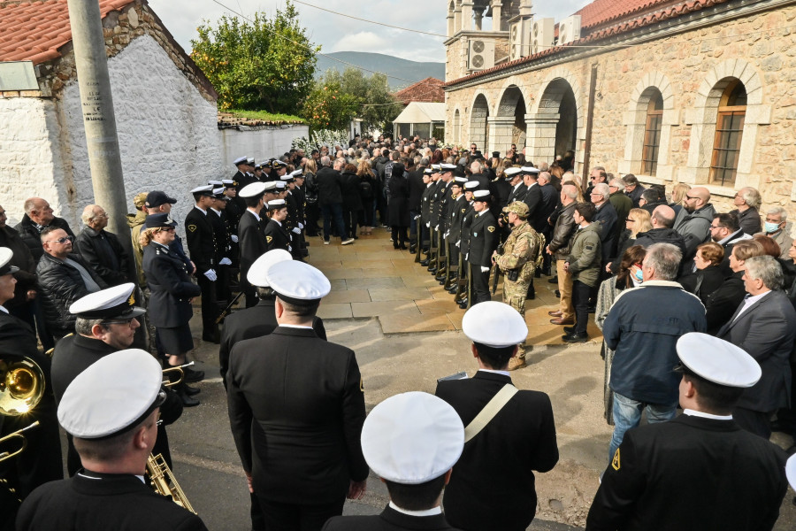 [383990] ΚΗΔΕΙΑ ΤΟΥ 53ΧΡΟΝΟΥ ΛΙΜΕΝΙΚΟΥ ΠΟΥ ΕΧΑΣΕ ΤΗΝ ΖΩΗ ΑΠΟ ΤΗΝ ΚΑΚΟΚΑΙΡΙΑ ΣΤΟ ΑΣΤΡΟΣ ΚΥΝΟΥΡΙΑΣ (ΒΑΣΙΛΗΣ ΠΑΠΑΔΟΠΟΥΛΟΣ/EUROKINISSI)