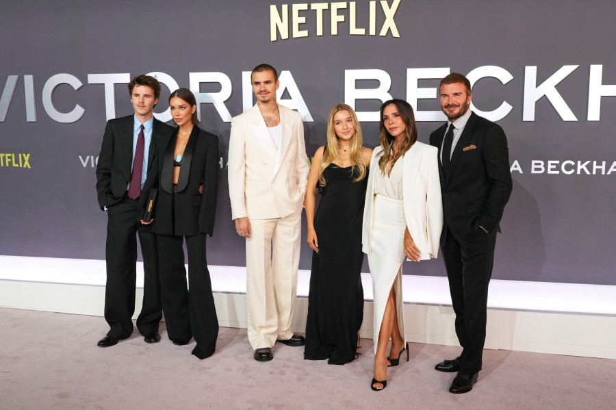 Cruz Beckham,Jackie Apostel,Romeo Beckham,Harper Beckham,Victoria Beckham,David Beckham