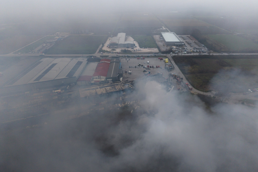 Φωτιά στο εργαστήριο της «Βιολάντα» στα Τρίκαλα.