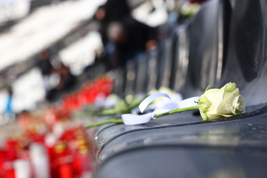 Κατάθεση λουλουδιών και συλλυπητηρίων μηνυμάτων στη Θύρα 4 της Τούμπας.