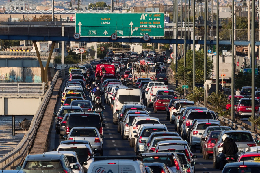 ΛΕΩΦΟΡΟΣ ΚΗΦΙΣΟΥ ΚΙΝΗΣΗ -ΜΠΟΤΙΛΙΑΡΙΣΜΑ (ΓΙΑΝΝΗΣ ΠΑΝΑΓΟΠΟΥΛΟΣ/ EUROKINISSI)