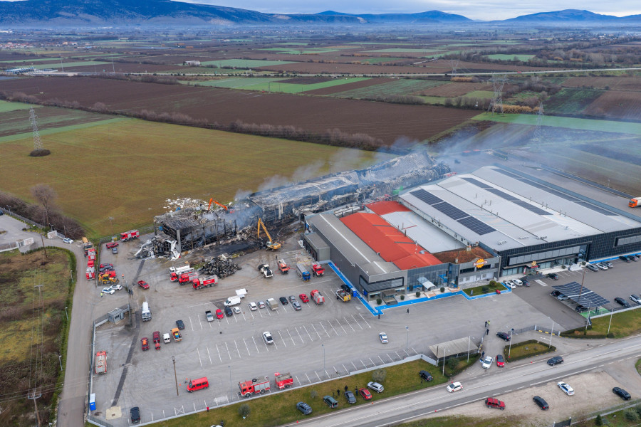 [384089] Η ΕΠΟΜΕΝΗ ΗΜΕΡΑ ΤΗΣ ΠΥΡΚΑΓΙΑΣ ΣΤΟ ΕΡΓΟΣΤΑΣΙΟ ΤΗΣ 