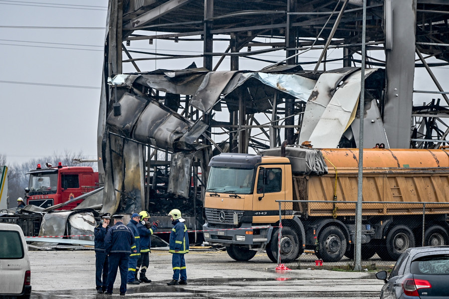 Φωτιά στο εργοστάσιο της «Βιολάντα», στα Τρίκαλα.