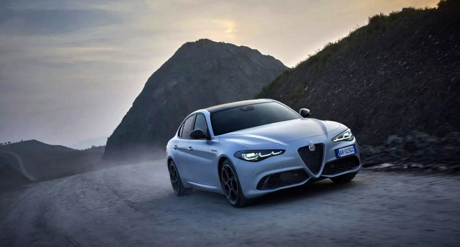 2024-alfa-romeo-giulia.jpg