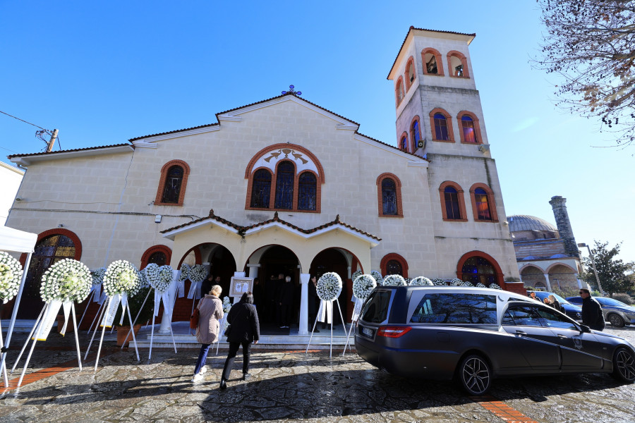 ΕΞΟΔΙΟΣ ΑΚΟΛΟΥΘΙΑ ΣΤΟΝ ΑΓΙΟ ΚΩΝΣΤΑΝΤΙΝΟ ΤΡΙΚΑΛΩΝ ΤΗΣ ΕΛΕΝΗΣ ΚΑΤΣΑΡΟΥ ΠΟΥ ΕΧΑΣΕ ΤΗ ΖΩΗ ΤΗΣ ΣΤΟ ΕΡΓΑΤΙΚΟ ΔΥΣΤΥΧΗΜΑ ΣΤΟ ΕΡΓΟΣΤΑΣΙΟ 